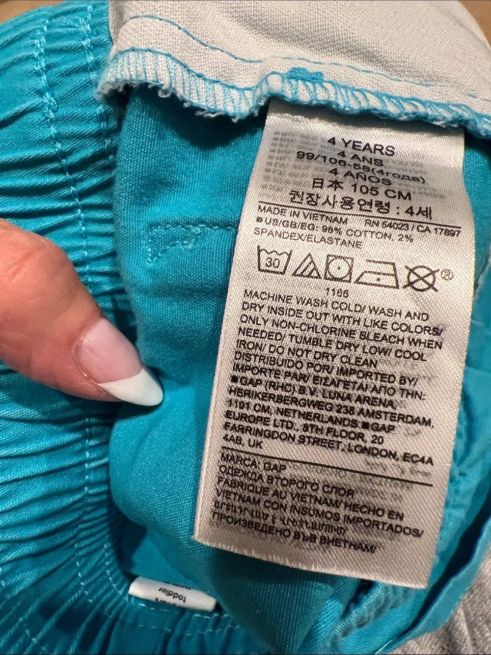 GAP Toddler Elastic Waist 3 Pair of Shorts in Turquoise.    Size 4T